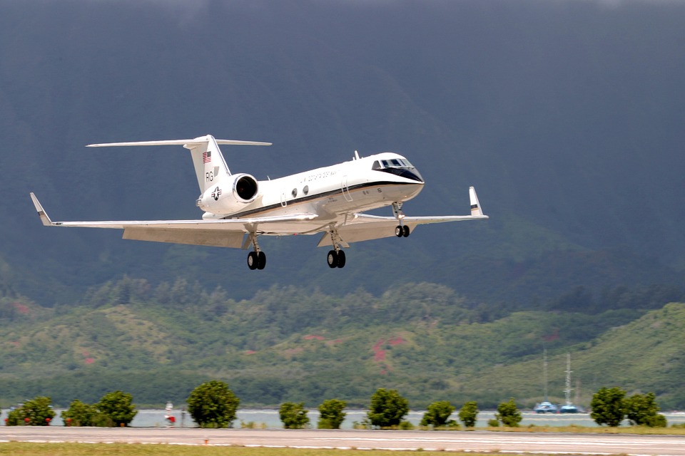 do-private-jets-fly-higher-than-commercial-jets-blog-monroe-aerospace