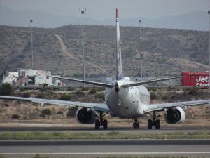 Commercial jet with turbofans